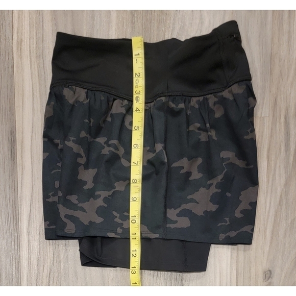 SPANX Cammo get moving shorts athletics lined - Picture 5 of 8